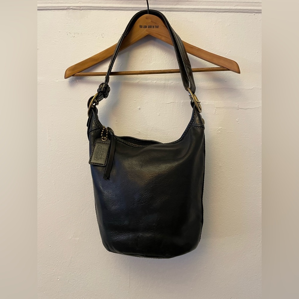 Coach vintage bucket shoulder bag. In great condition. Black